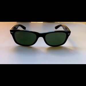 Black Ray-Ban New Wayfarer Sunglasses